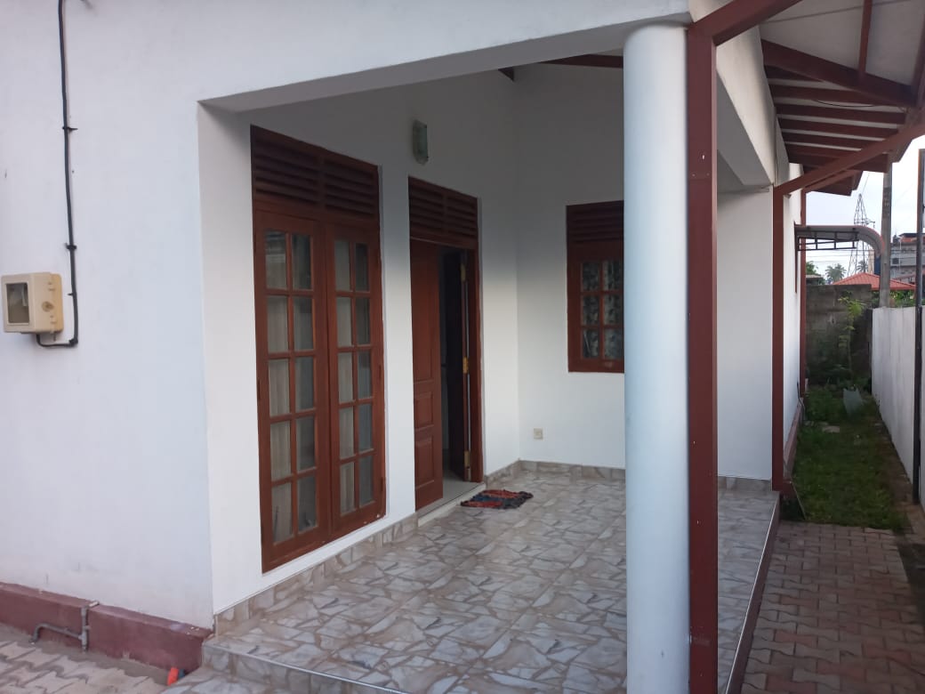 House for Sale, Ja Ela, Kapuwatta - 8 Perches - 3 Bedrooms - 18.5 Mn