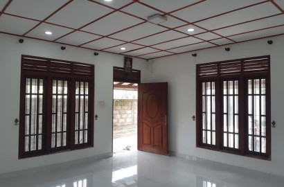 House for Sale, Seeduwa - 10 Perches - 3 Bedrooms - 85 Lakhs