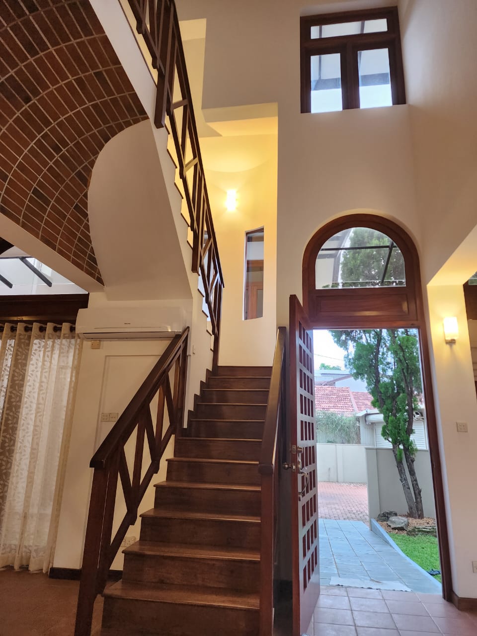 Luxury House with Pool for Rent Nawala - 6 Bedrooms & 6 Bathrooms - 800,000 LKR per Month