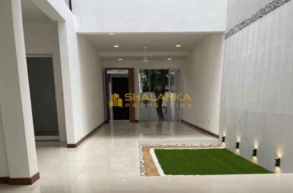 Brand New House for Sale in Wellawatte, Colombo 06 -10.8 Perches - 7 Bedrooms - 170 Mn