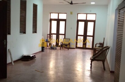 5 Bedrooms 1st Floor House For Rent In Colombo 03 ( Kollupitiya )